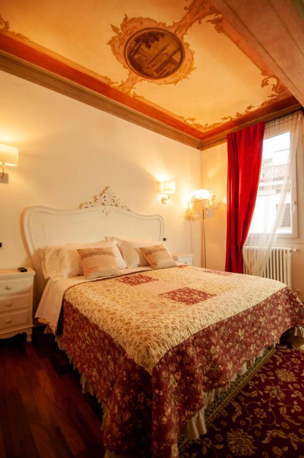 Porta Antica Apartment Bologna Bagian luar foto